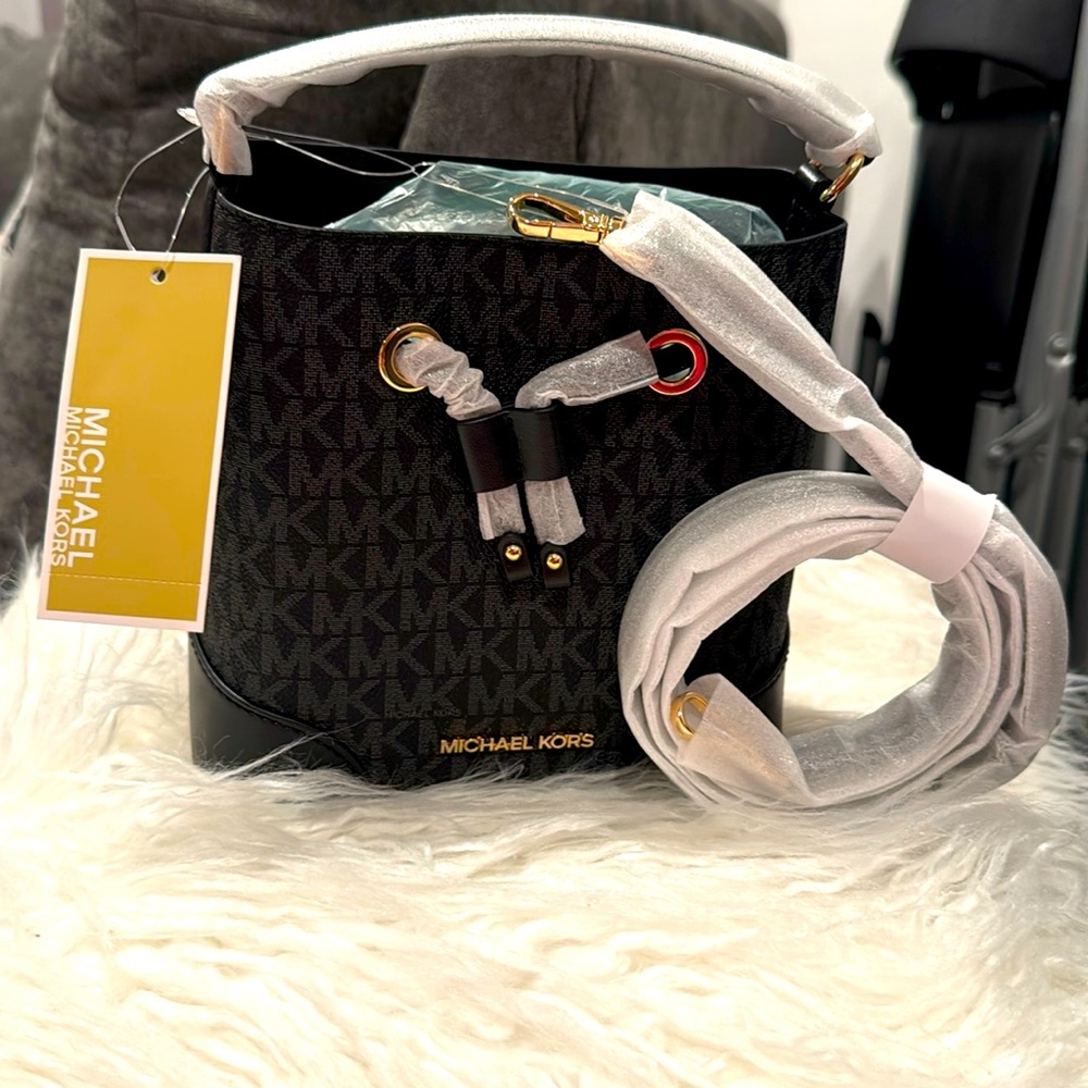 NWT Michael Kors Mercer hand bag or Crossbody